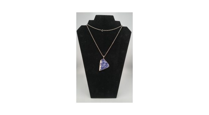 Hanger en ketting met Engels aardewerk, 19e eeuw (HS1869.11) - Het Wagenwiel Antiek (2a)