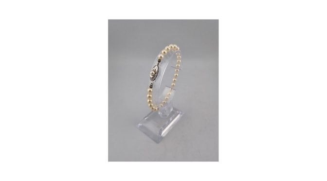 Parel armband met 14k wit gouden slot, JKA, Duitsland.